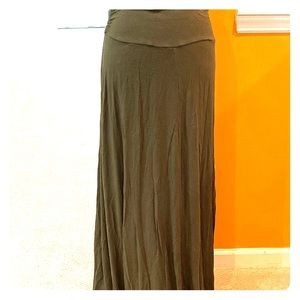 Green yoga’s skirt